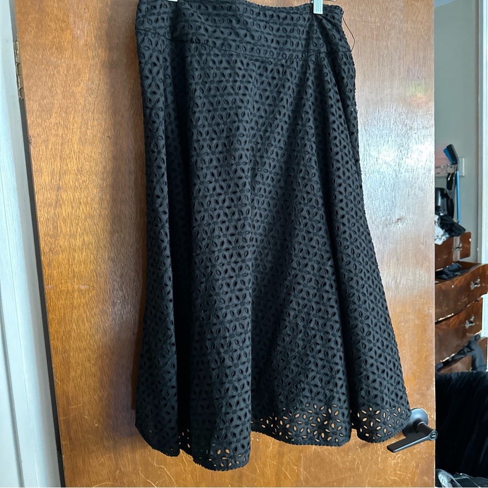 Lapais size large black eyeiet skirt cotton